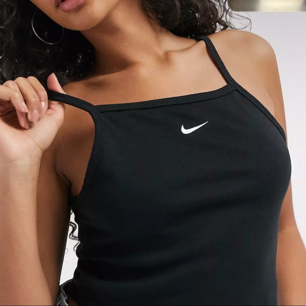Nike Cropped Tank - Picture 2 of 5